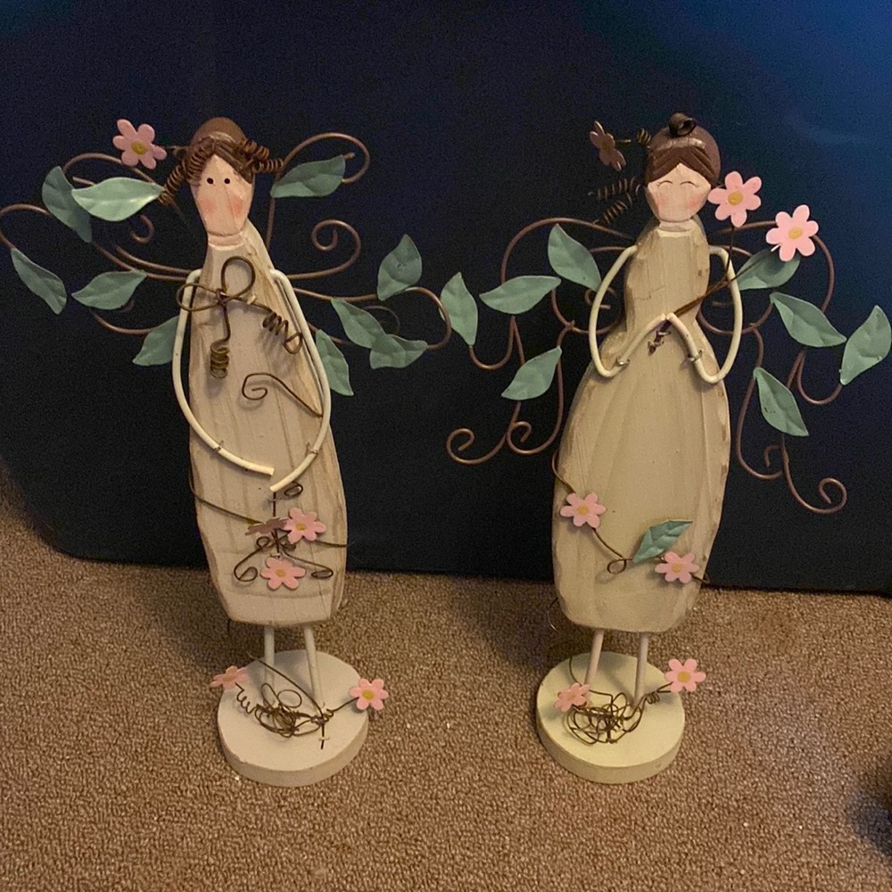 Set of decorative flower girls